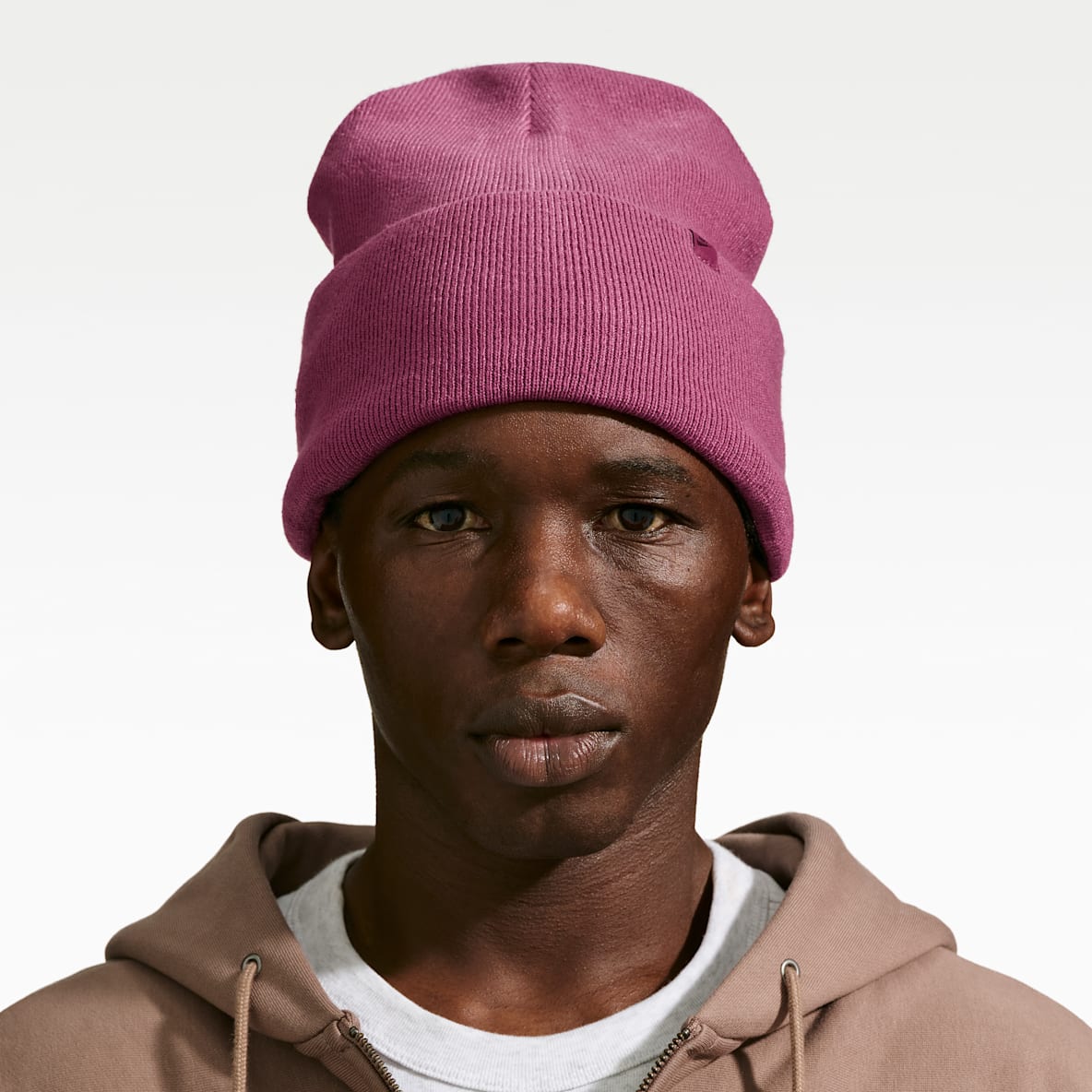 Nike Peak Gorro con forro de satén y dobladillo alto