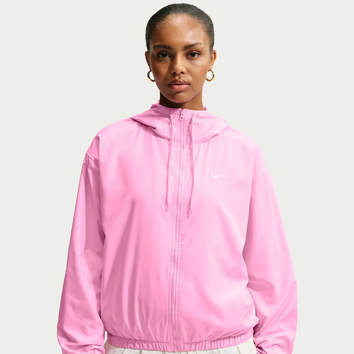 Nike Sportswear Chamarra con gorro holgada UV para mujer