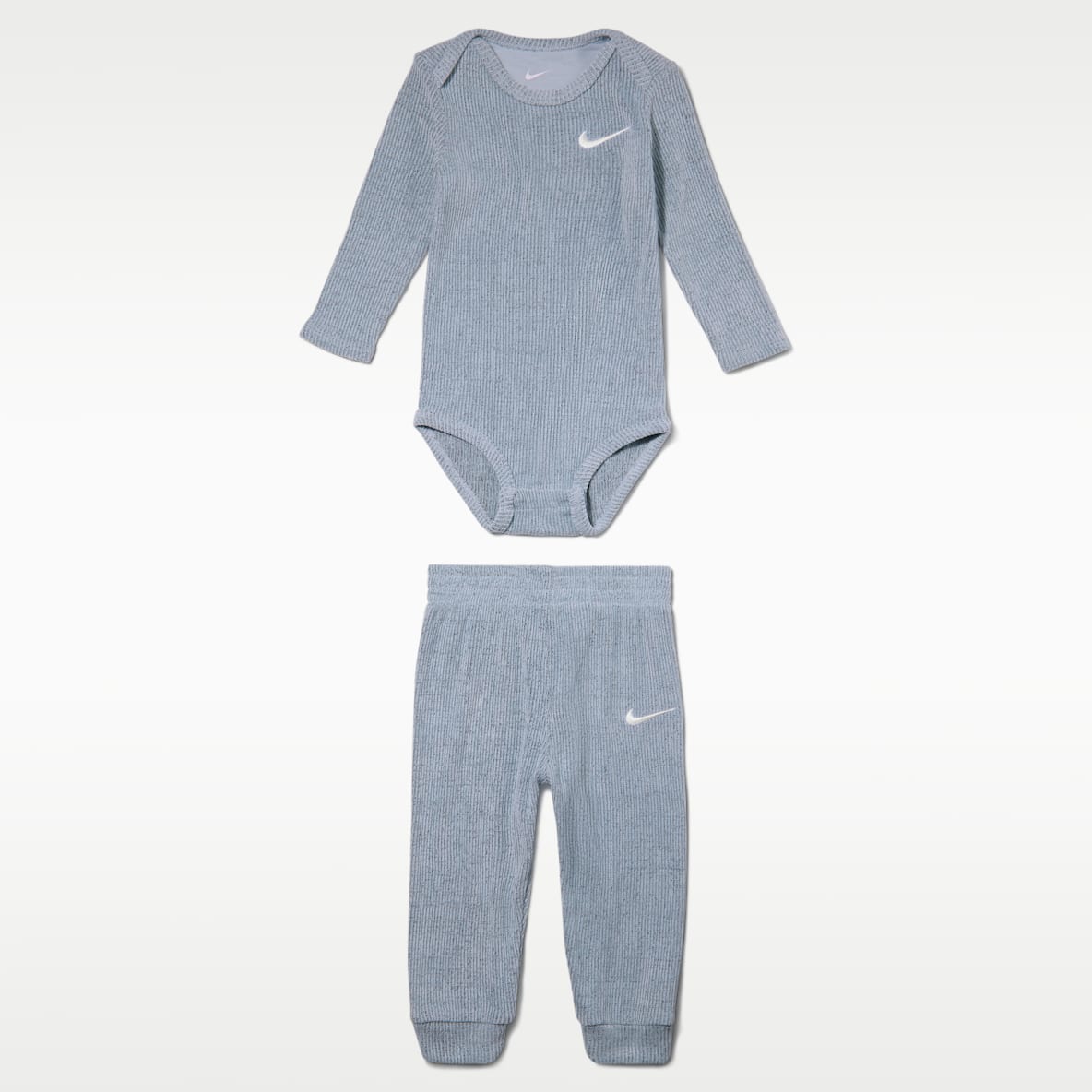 Prendas básicas Nike Baby Essentials Conjunto de pants y mono de manga larga para bebé (6-12 meses)