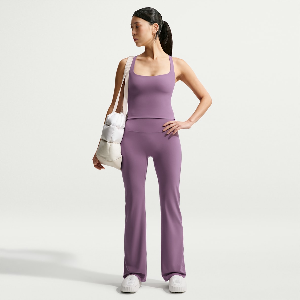 Nike Zenvy Leggings acampanados de tiro alto sin costura delantera para mujer