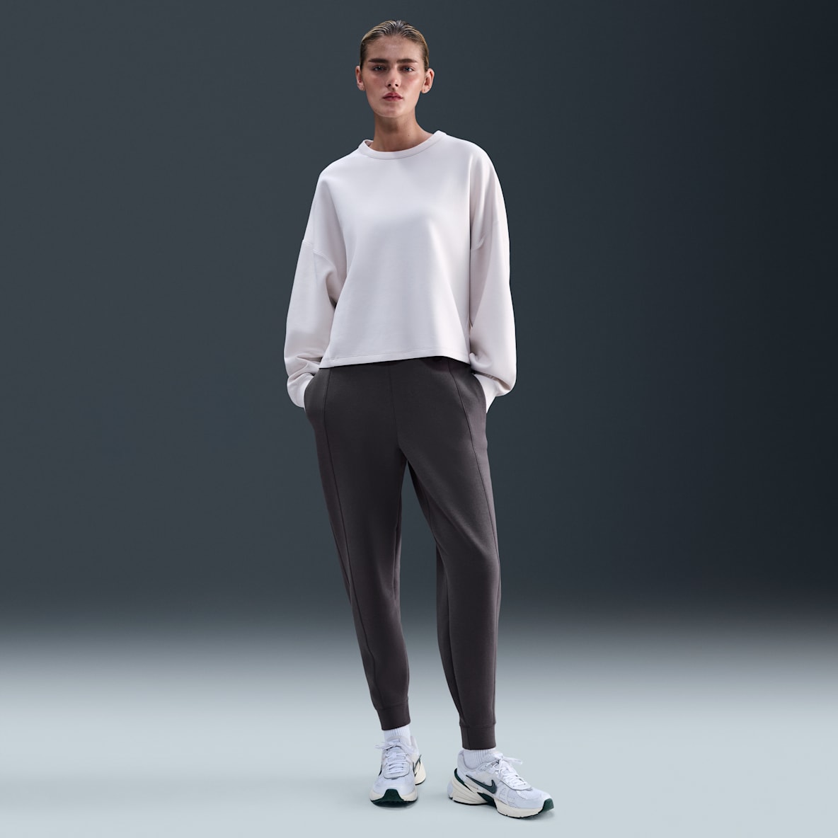 Nike 24.7 ImpossiblySoft Damskie joggery ze średnim stanem Dri-FIT
