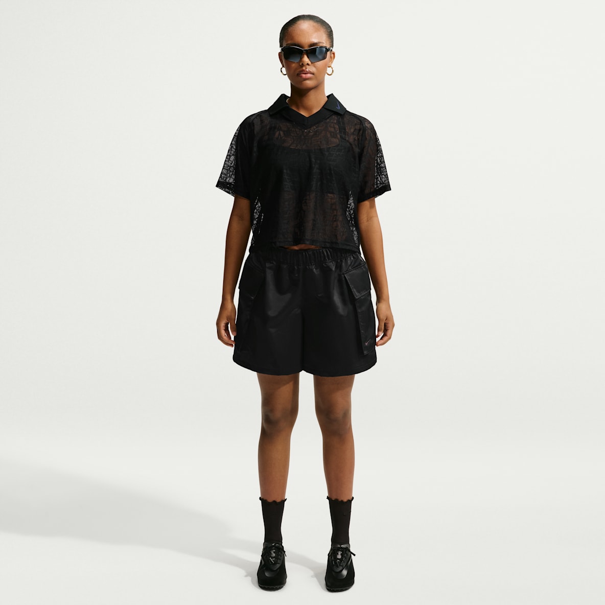 Nike Sportswear Shorts cargo de satén de tiro medio holgados para mujer