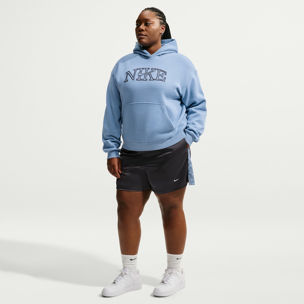 Nike Sportswear Chill Lace Women's Loose Mid-Rise Shorts (Plus Size)
