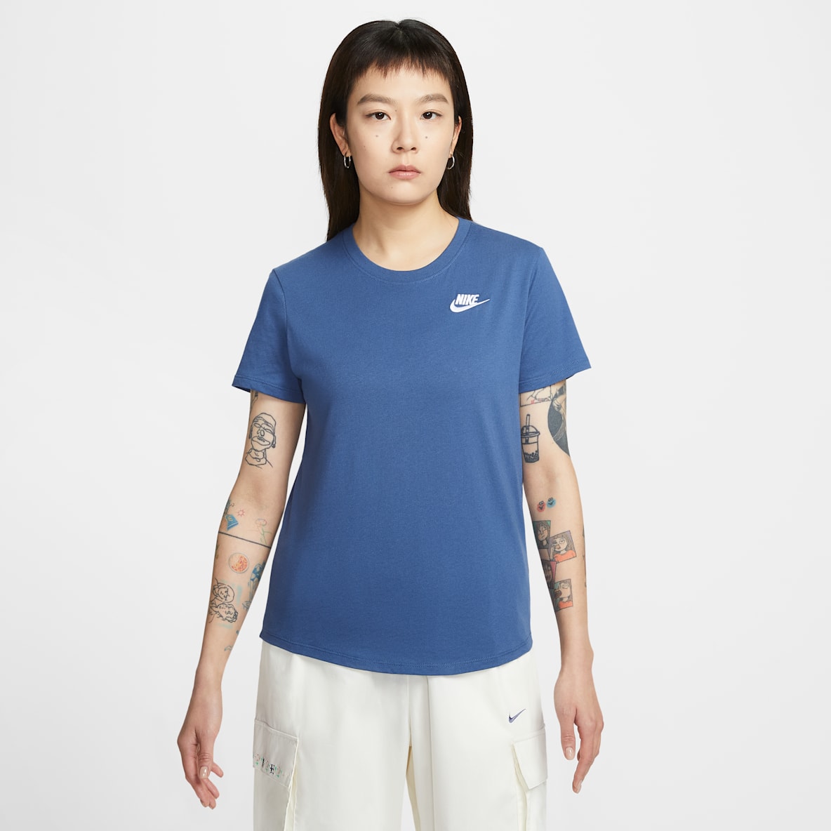 Nike Sportswear Club Essentials 女款 T 恤