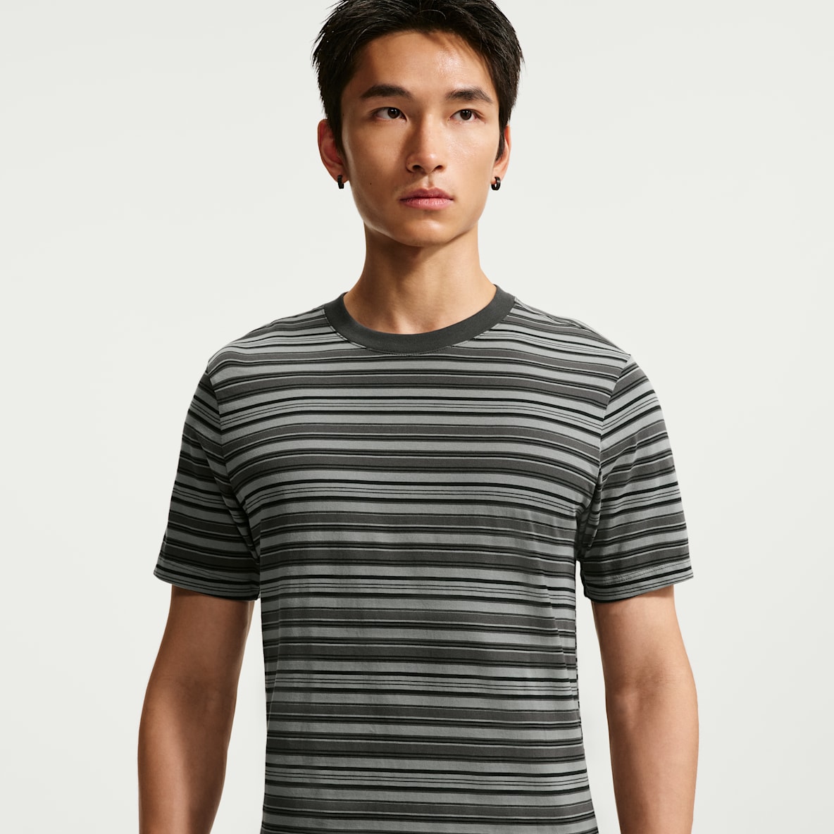 Nike Sportswear 男款條紋 T 恤