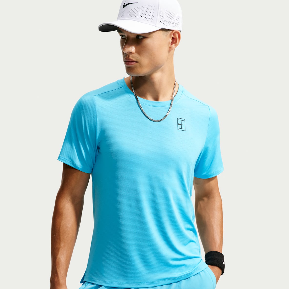 NikeCourt Advantage เสื้อเทนนิส Dri-FIT ผู้ชาย