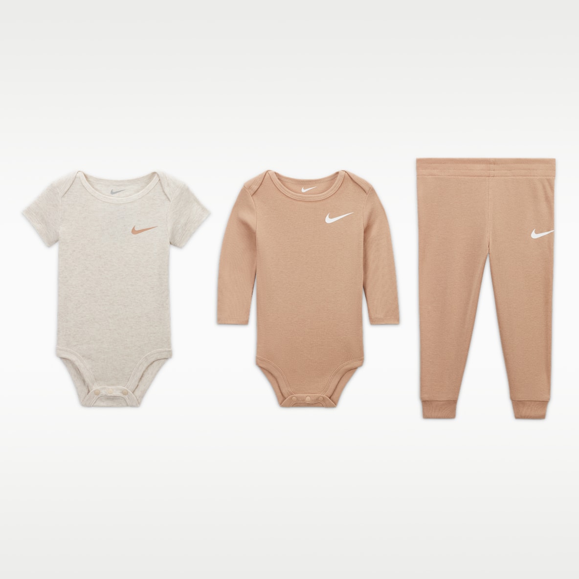 Nike Baby Essentials Conjunto de 3 piezas con pants para bebé (0-9 meses)