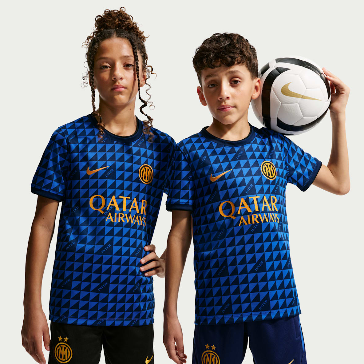 Inter Mailand Home Nike Dri-FIT Pre-Match-Fußballoberteil (ältere Kinder)