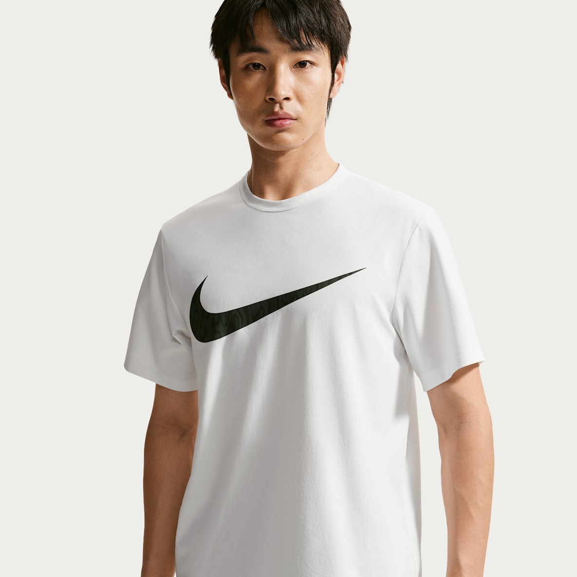 Nike Hyverse เสื้อยืดเทรนนิ่งป้องกัน UV ผู้ชาย Dri-FIT