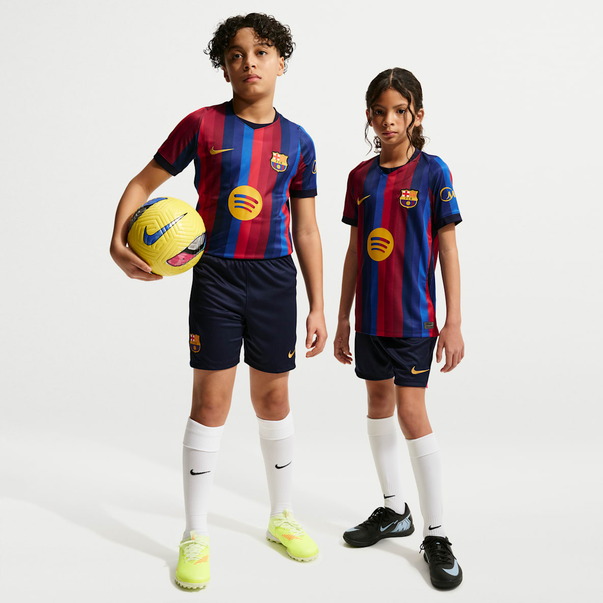 F.C. Barcelona 2026/27 Stadium Home Older Kids' Nike Dri-FIT Football Replica Shorts