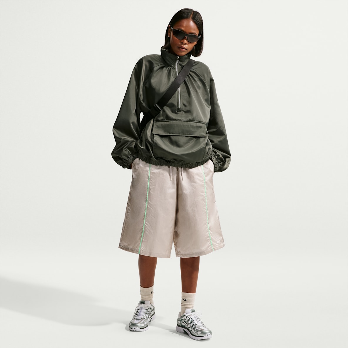 Nike Sportswear Women's Loose Mid-Rise Woven Shorts