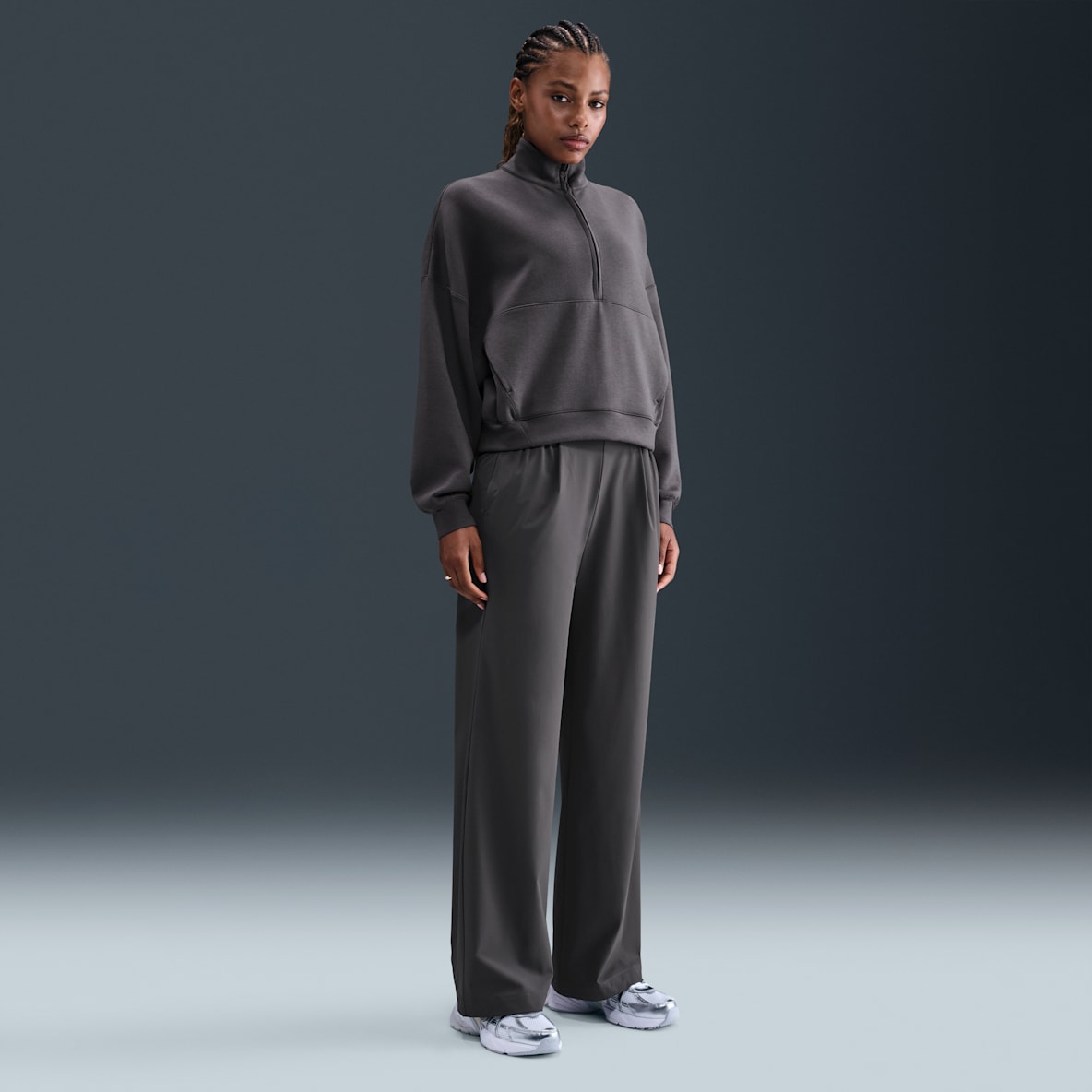 Nike 24.7 PerfectStretch Pants Dri-FIT de tiro alto de pierna holgada y amplia para mujer