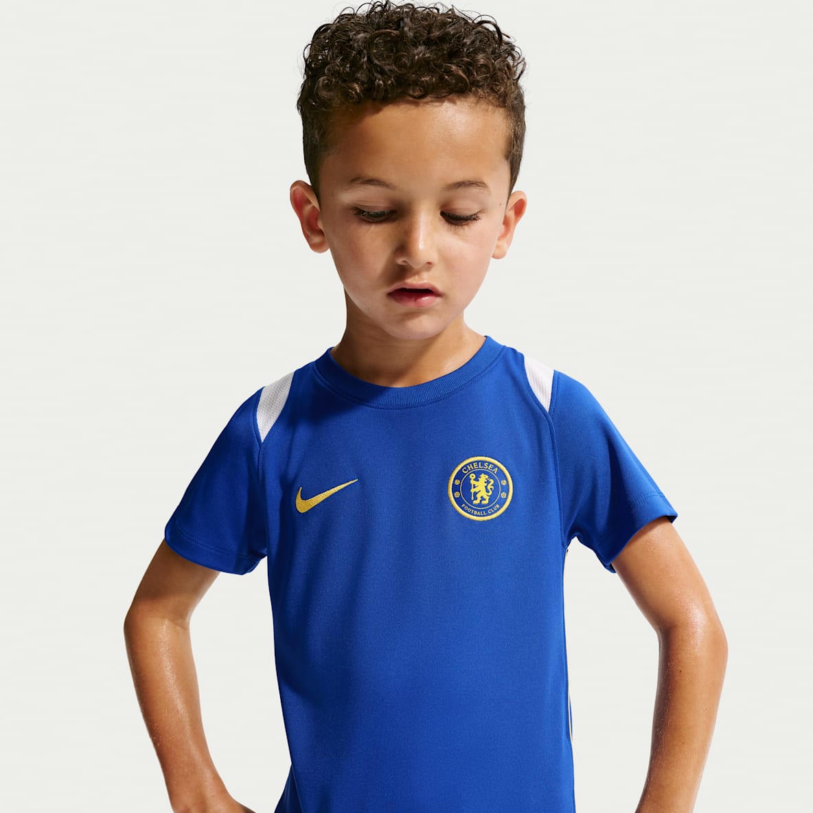 Chelsea F.C. Academy Pro Younger Kids' Nike Dri-FIT Football Short-Sleeve Top