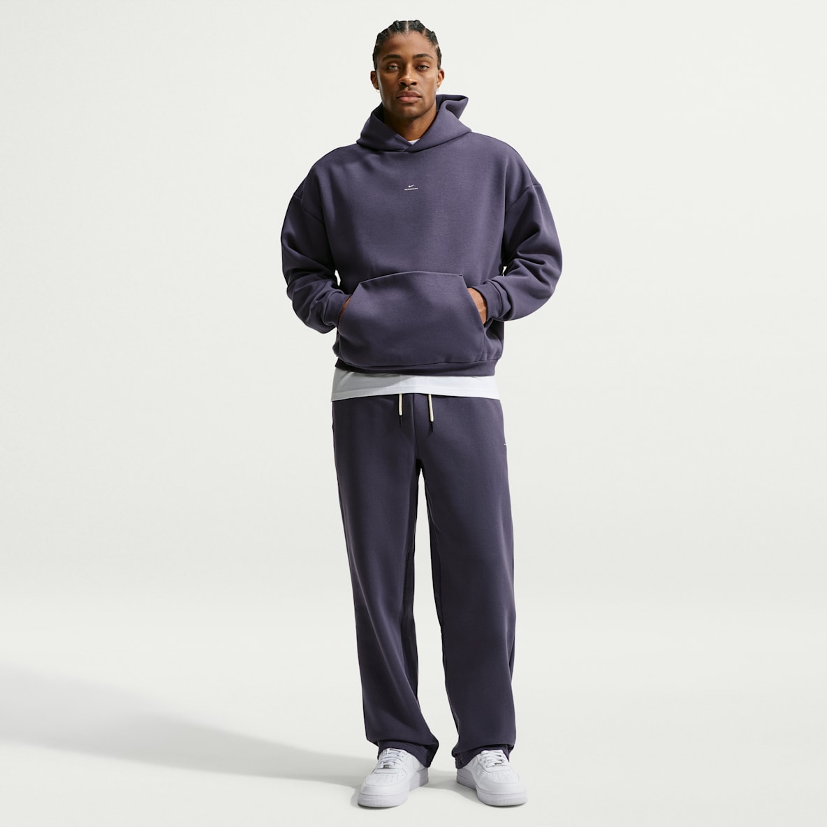 Nike Standard Issue Angeraute Therma-FIT-Basketballhose mit offenem Saum (Herren)