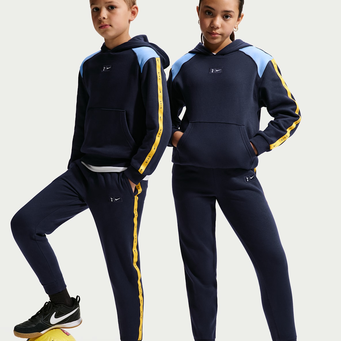 Tottenham Hotspur (bortaställ) Fotbollsjoggers Nike i fleece för män