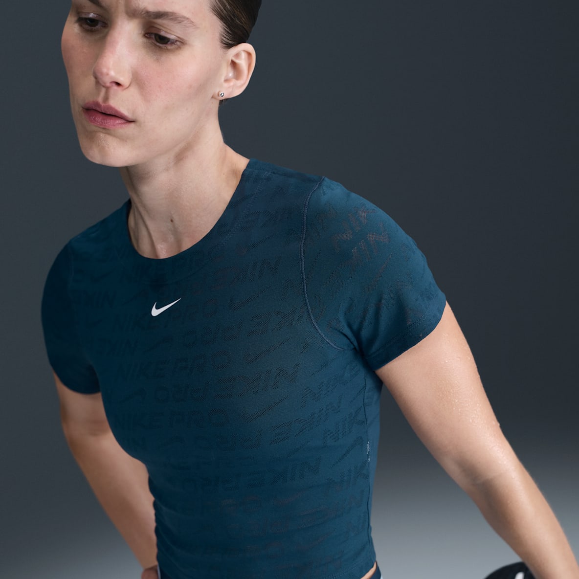 Nike Pro Women's Dri-FIT Short-Sleeve Cropped Jacquard Top