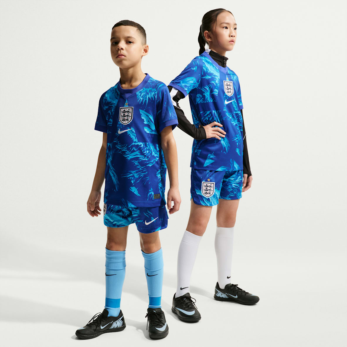 England 2026/27 Stadium Goalkeeper Big Kids' Nike Dri-FIT Soccer Replica Shorts