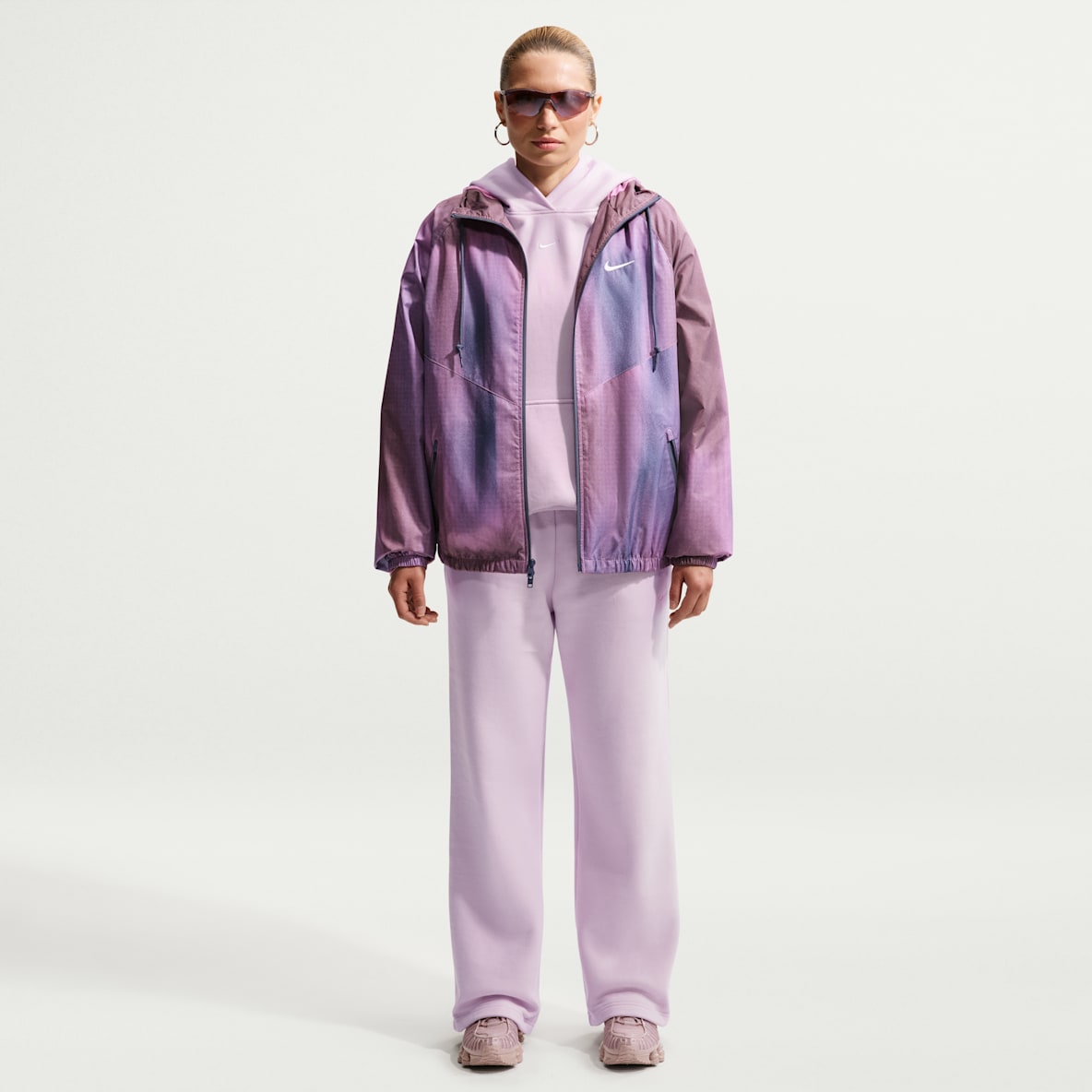 Nike Studio Fleece Medium Weight Damskie spodnie ze średnim stanem i luźnymi nogawkami