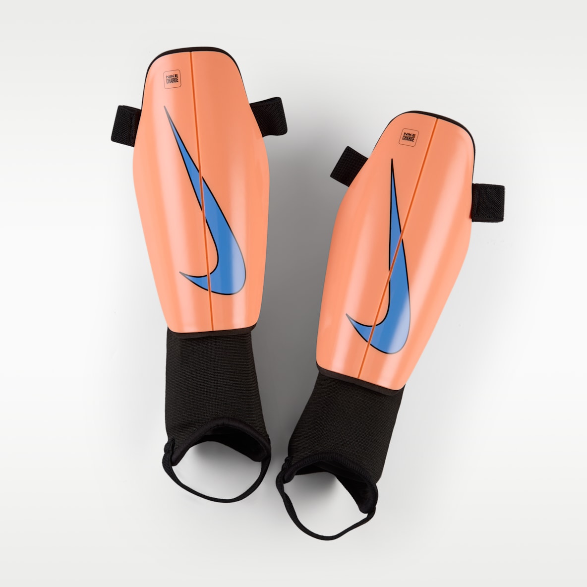 Nike Charge Espinilleras de fútbol
