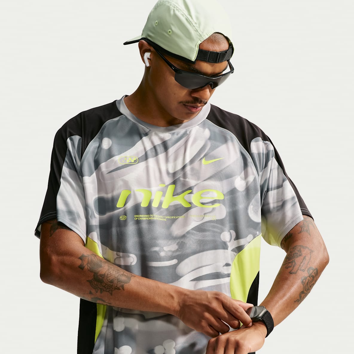 Nike Maglia da running stampata a manica corta Dri-FIT – Uomo