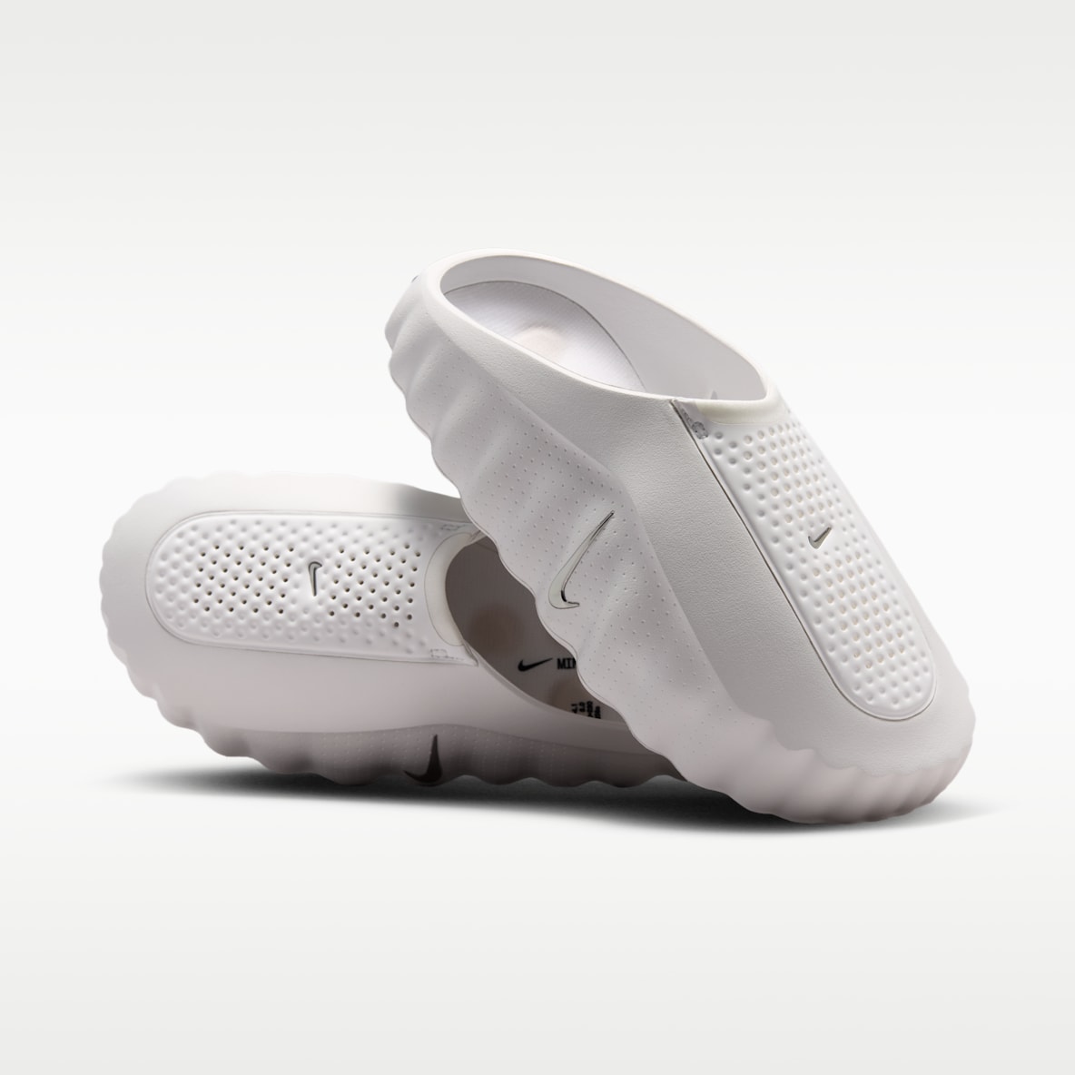 Nike Mind 001 Sandalias tipo mule para antes del partido para mujer