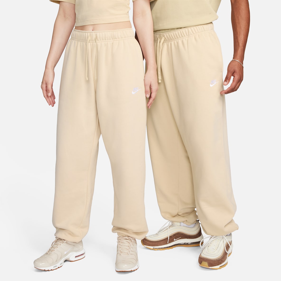 Nike Sportswear Club Fleece Women's Mid-Rise Oversized Sweatpants