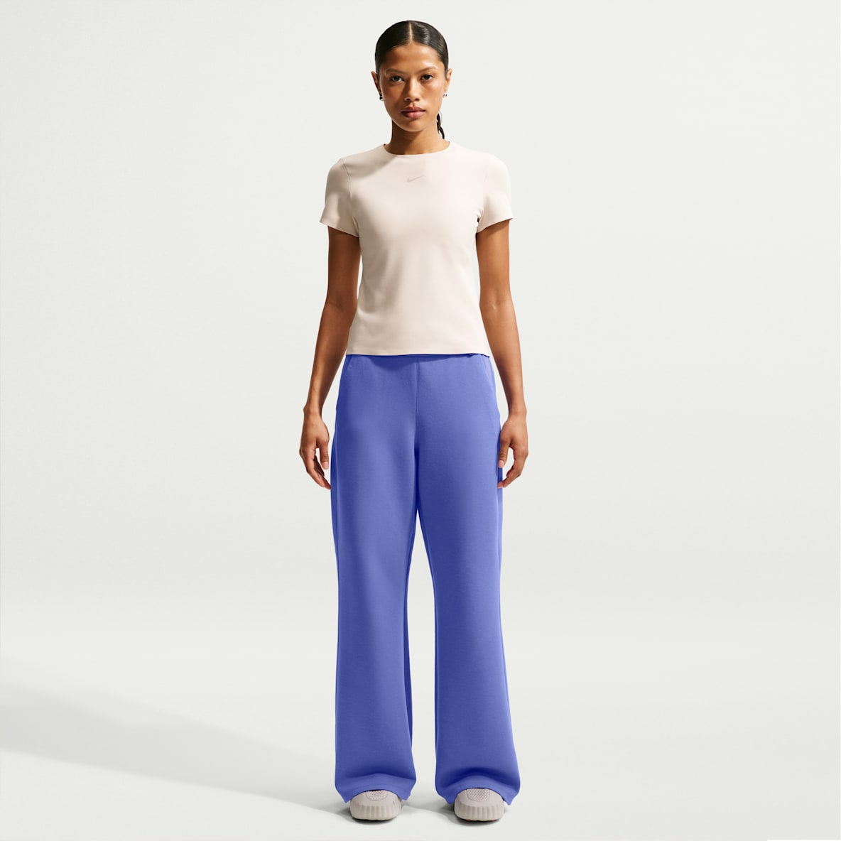 Nike 24.7 ImpossiblySoft Women's Dri-FIT High-Waisted Loose Flared Pants