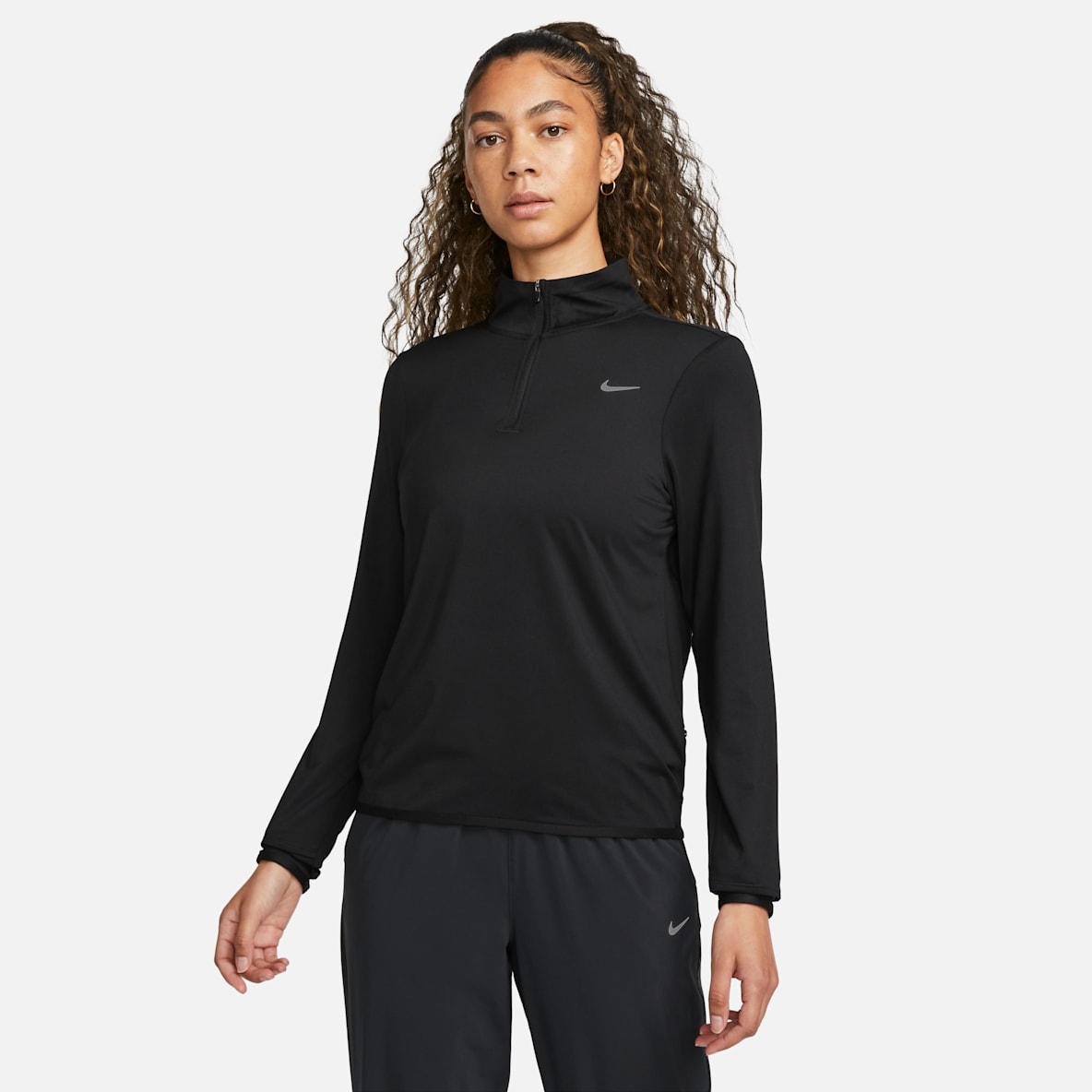 Nike Swift Element Playera de correr con protección UV de cierre de 1/4 para mujer