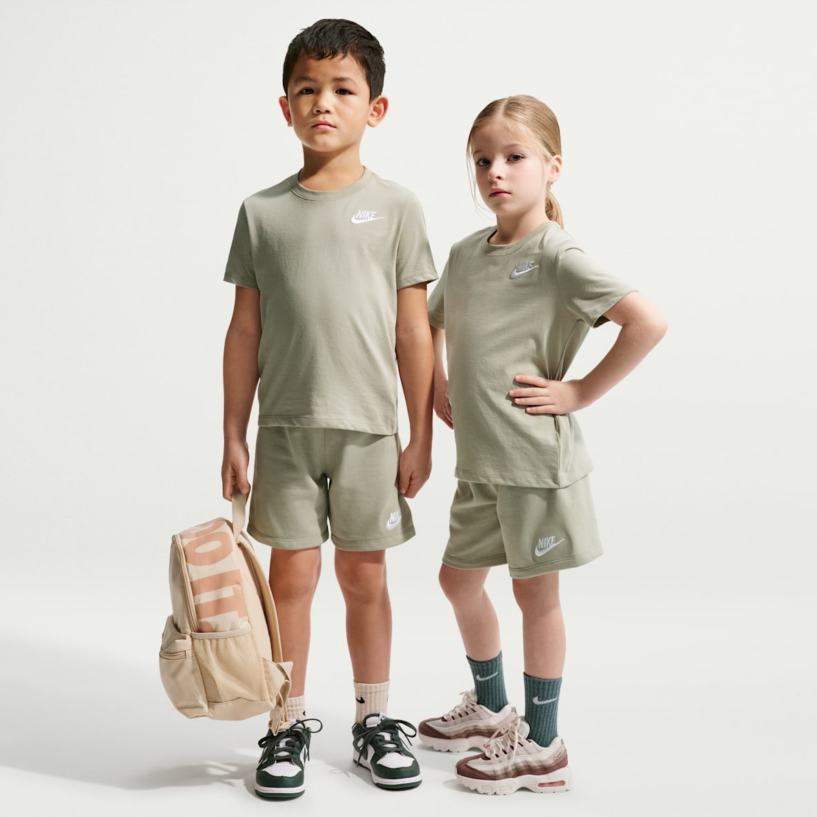 Nike Club Completo in 2 pezzi con shorts in maglia – Bambino/a