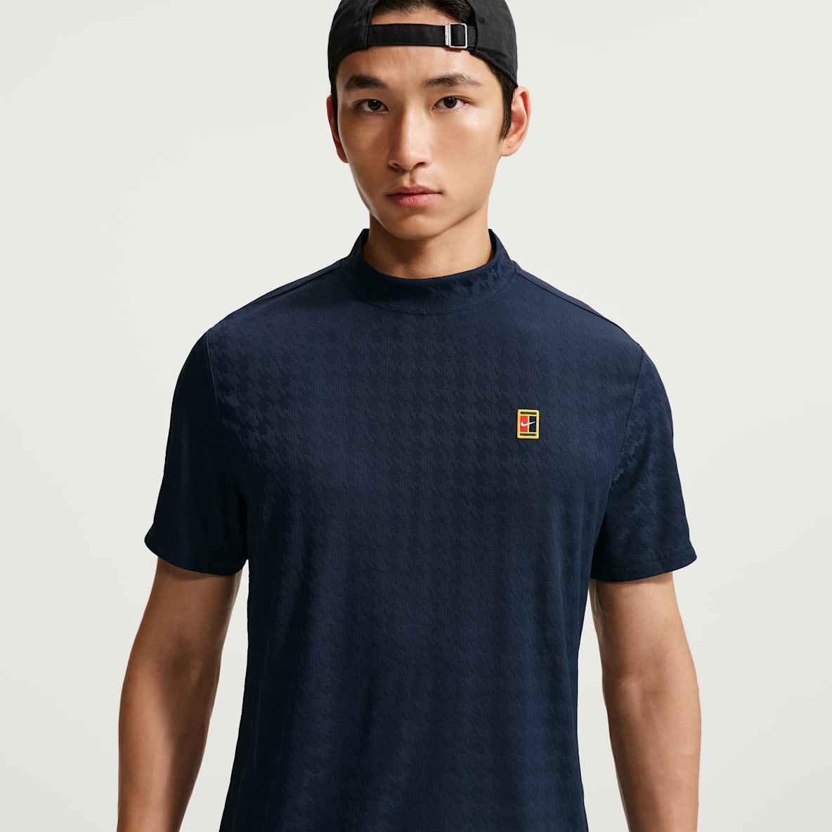 나이키 클럽 룰스 남성 에어로 핏 모크넥 탑