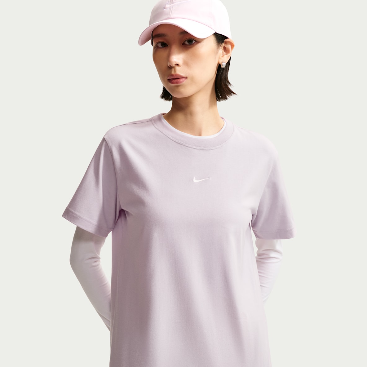 Nike Sportswear เสื้อยืดแขนสั้นทรงโอเวอร์ไซส์ผู้หญิง (พลัสไซส์)