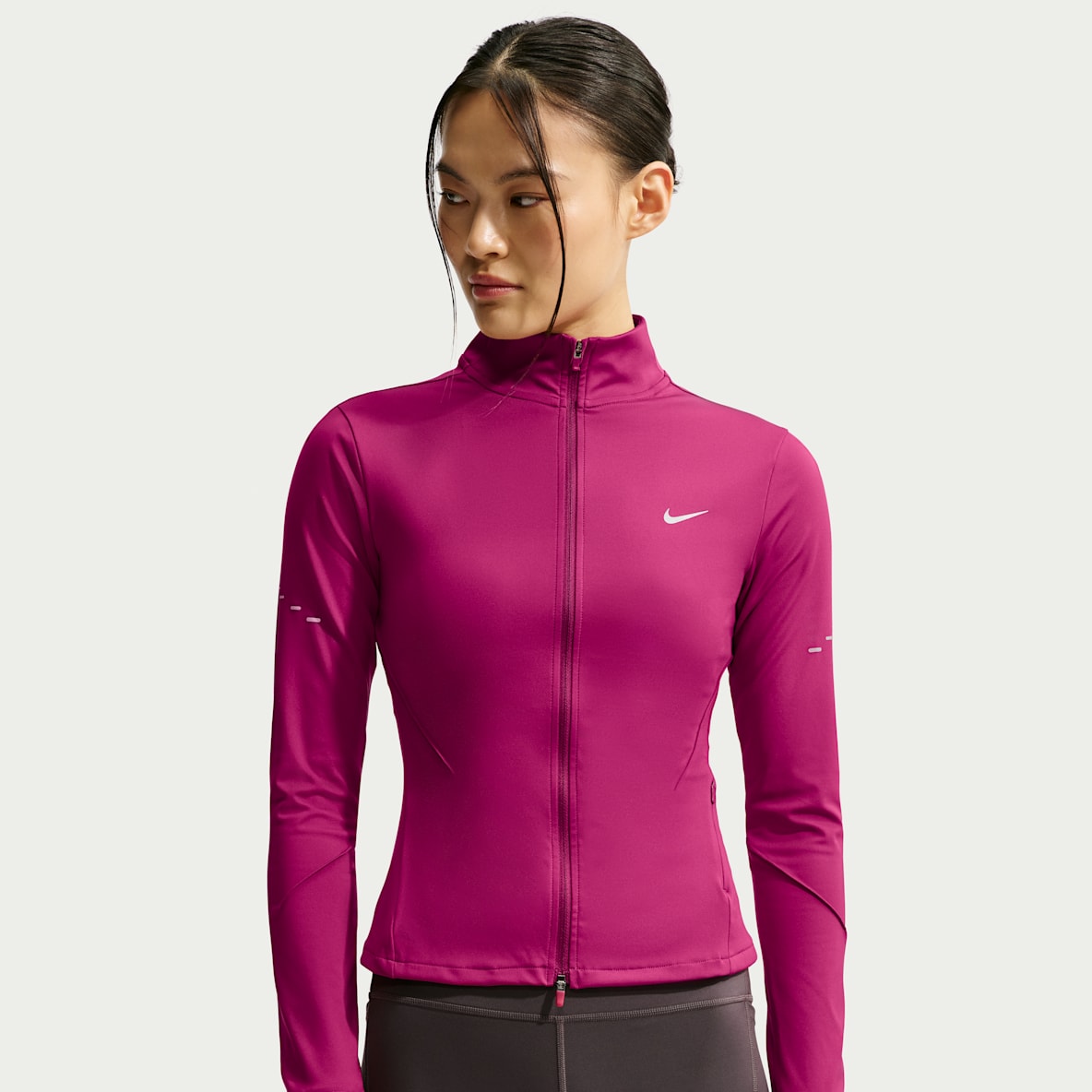 Nike Swift Chamarra de correr Dri-FIT de cierre completo para mujer