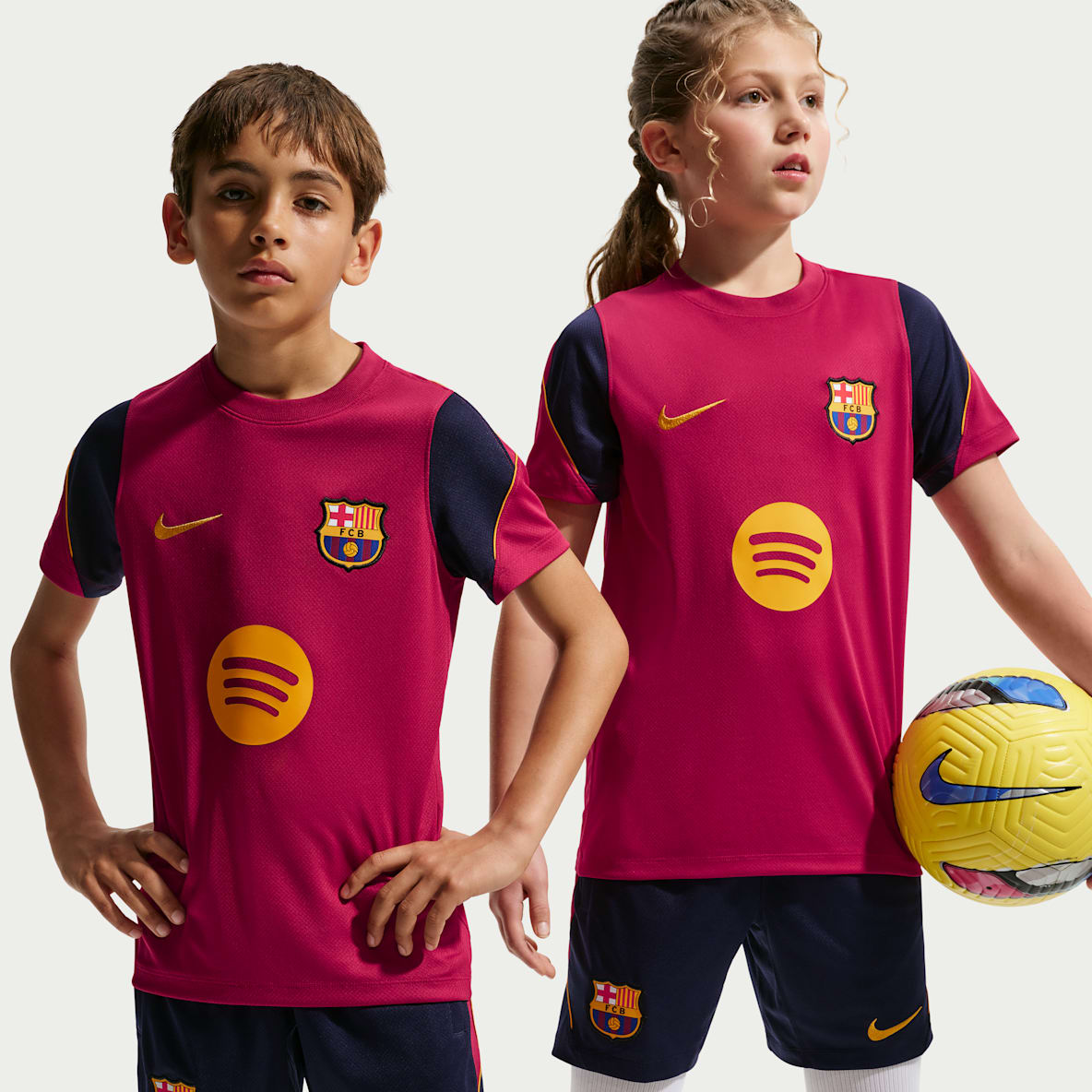 F.C. Barcelona Strike Older Kids' Nike Football Dri-FIT Short-Sleeve Top
