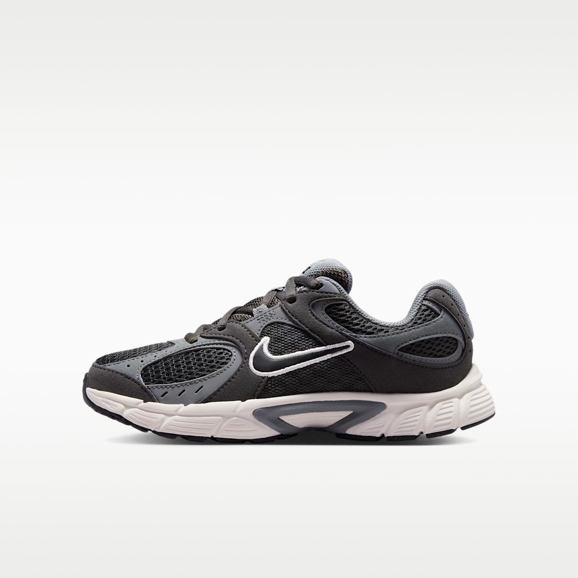 Nike V5 Runner Suede Older Kids' Shoes