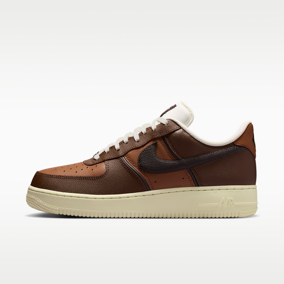 Nike エア フォース 1 ‘07 LV8  メンズシューズ