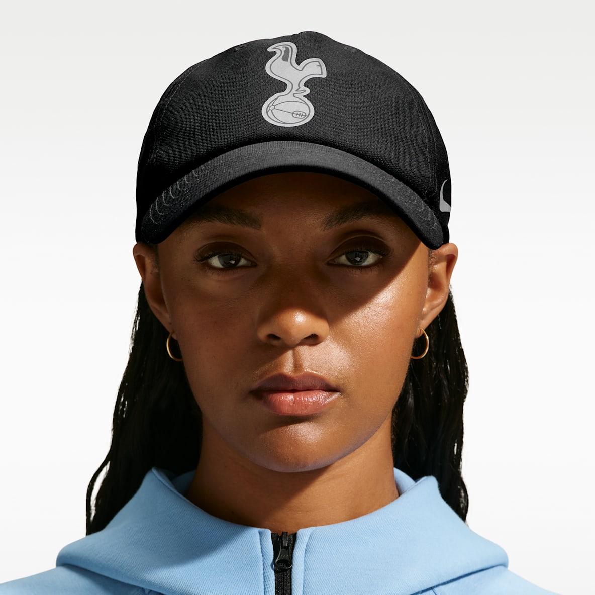 Tottenham Hotspur 2026/27 Club-kasket i polyester 5P Winter Chrome Pack Nike Club-kasket i polyester 5P Winter Chrome Pack