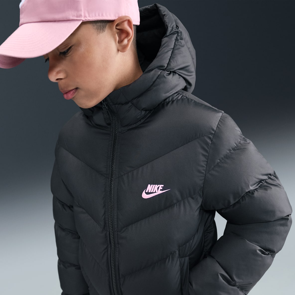 Nike Sportswear All Day Play Pufferjacka Therma-FIT med ledig passform för ungdom