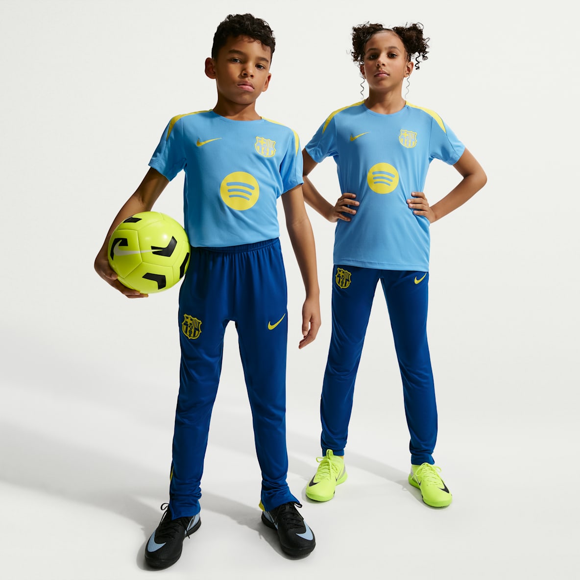 F.C. Barcelona Strike Fourth Older Kids' Nike Dri-FIT Football Knit Pants