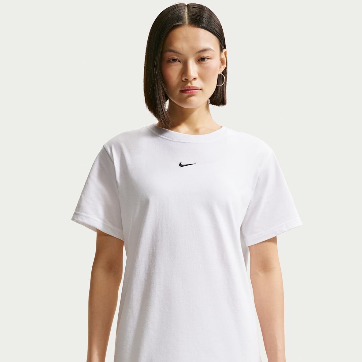 Nike Sportswear เสื้อยืดแขนสั้นทรงโอเวอร์ไซส์ผู้หญิง (พลัสไซส์)
