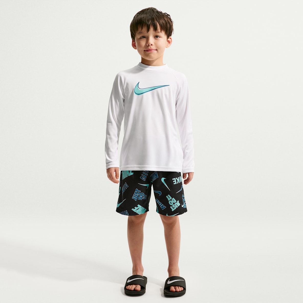 Nike Swim Breaker Logo Tape Shorts de playa o alberca con forro de ropa interior de 13 cm para niño talla pequeña