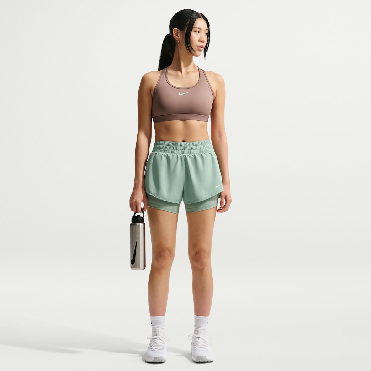 Nike One Shorts Dri-FIT 2 en 1 de tiro medio de 8 cm para mujer