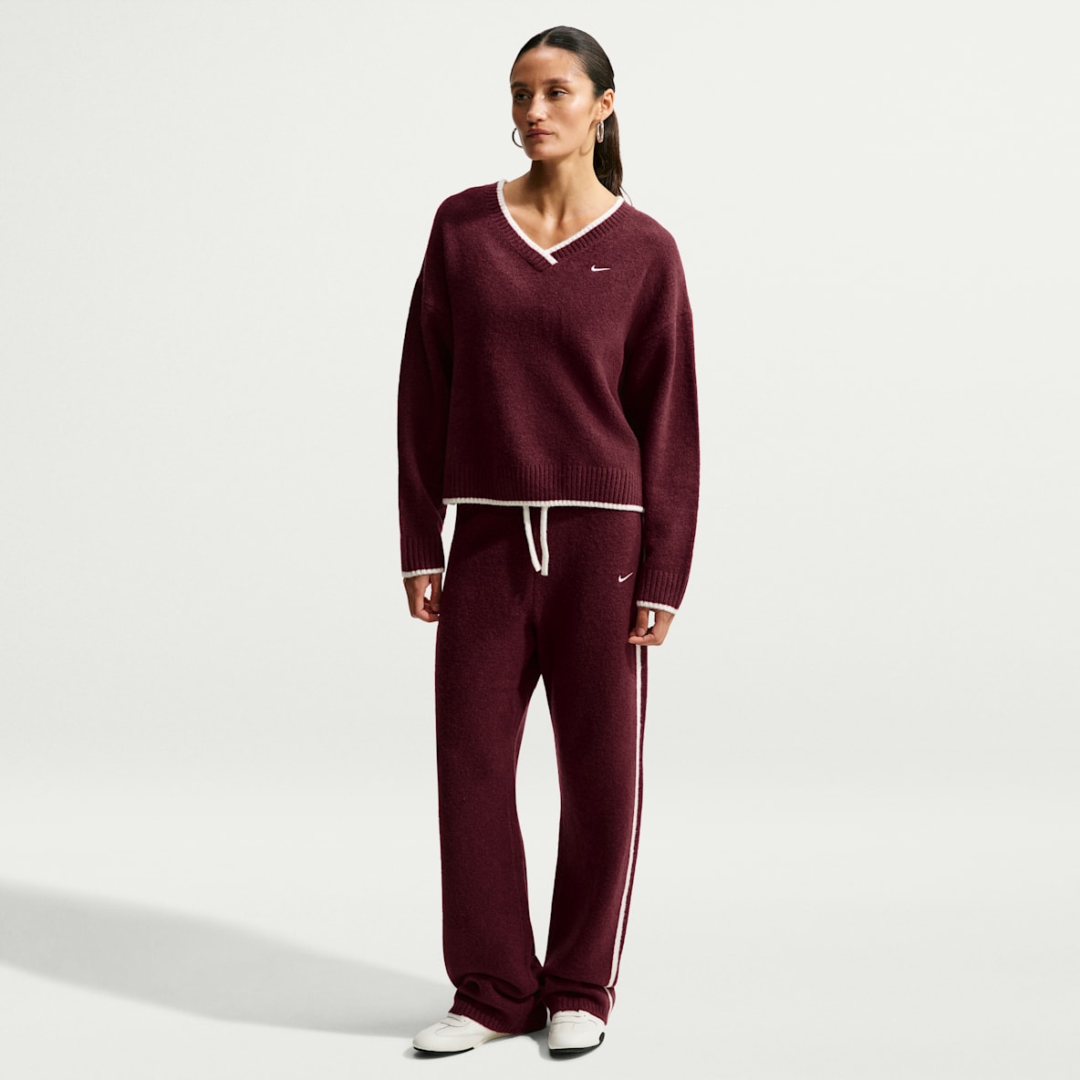 Nike Sportswear Chill Knit Damskie spodnie ze średnim stanem