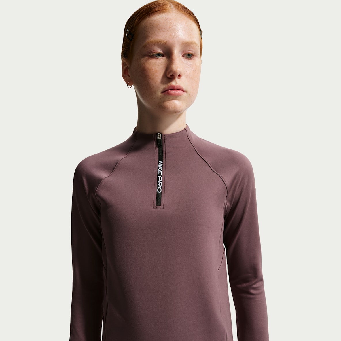 Nike Pro Playera de manga larga Dri-FIT de medio cierre para niña talla grande