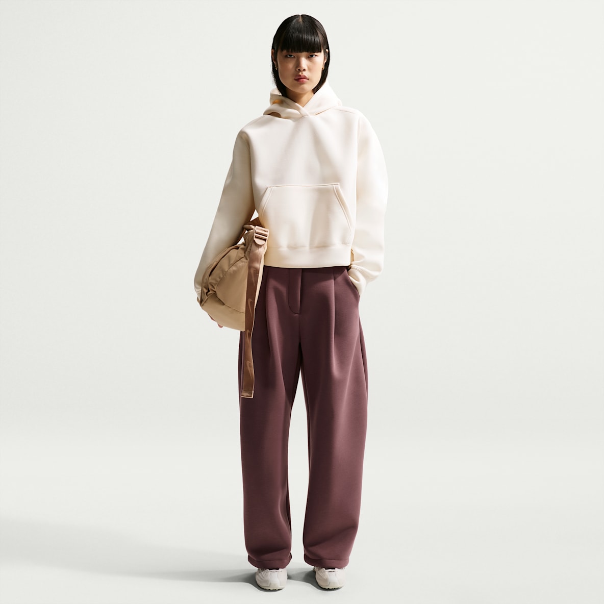 Nike Pre-Game Fleece Women's Loose Mid-Rise Trousers