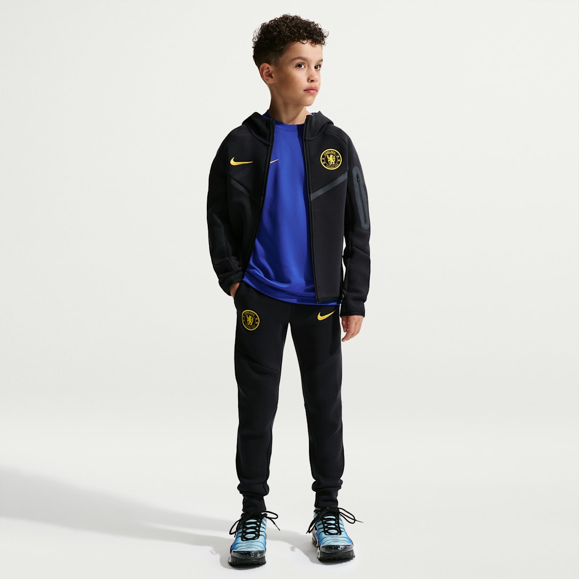 Chelsea F.C. Tech Fleece Older Kids' (Boys') Nike Football Pants