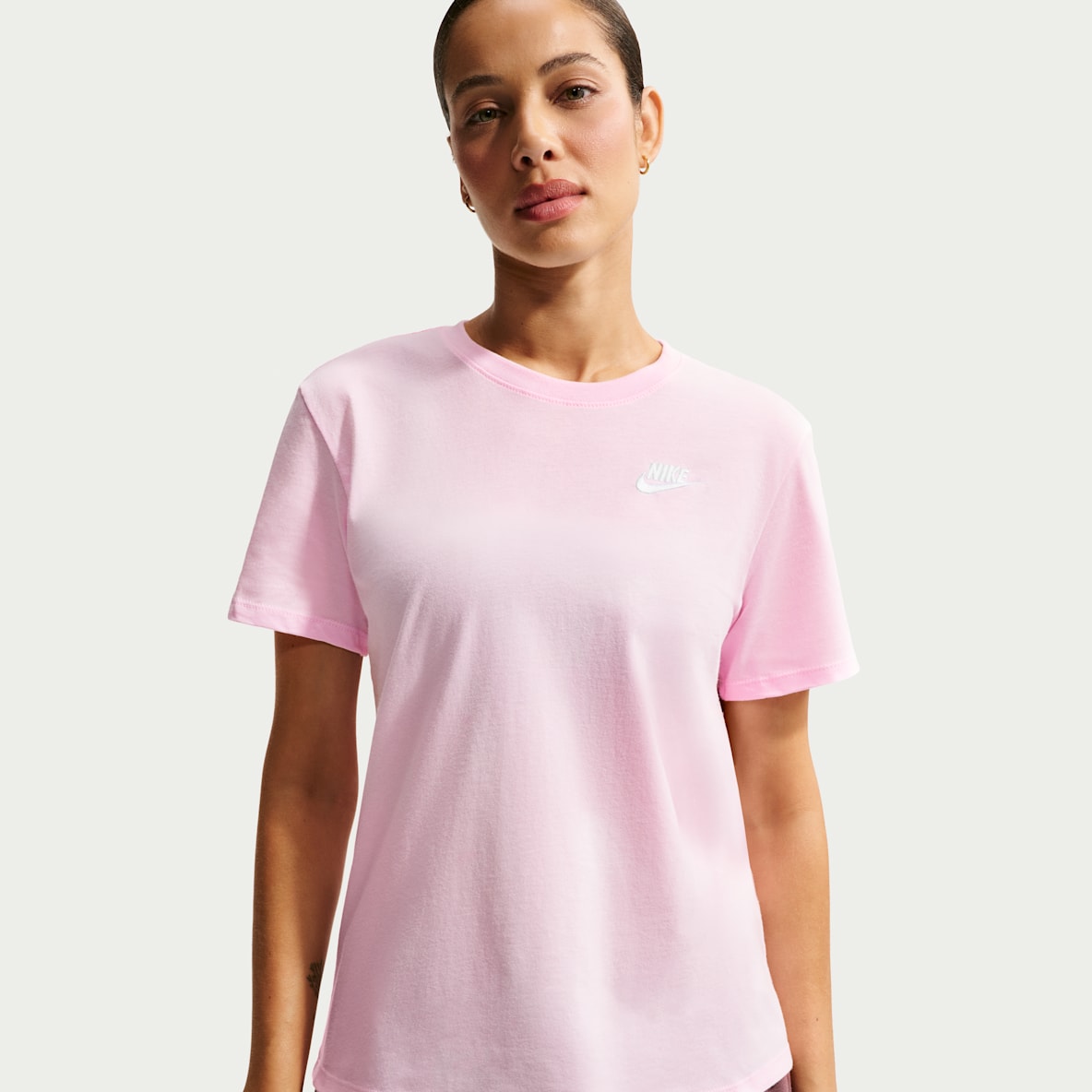 Nike Sportswear Club Essentials Damen-T-Shirt