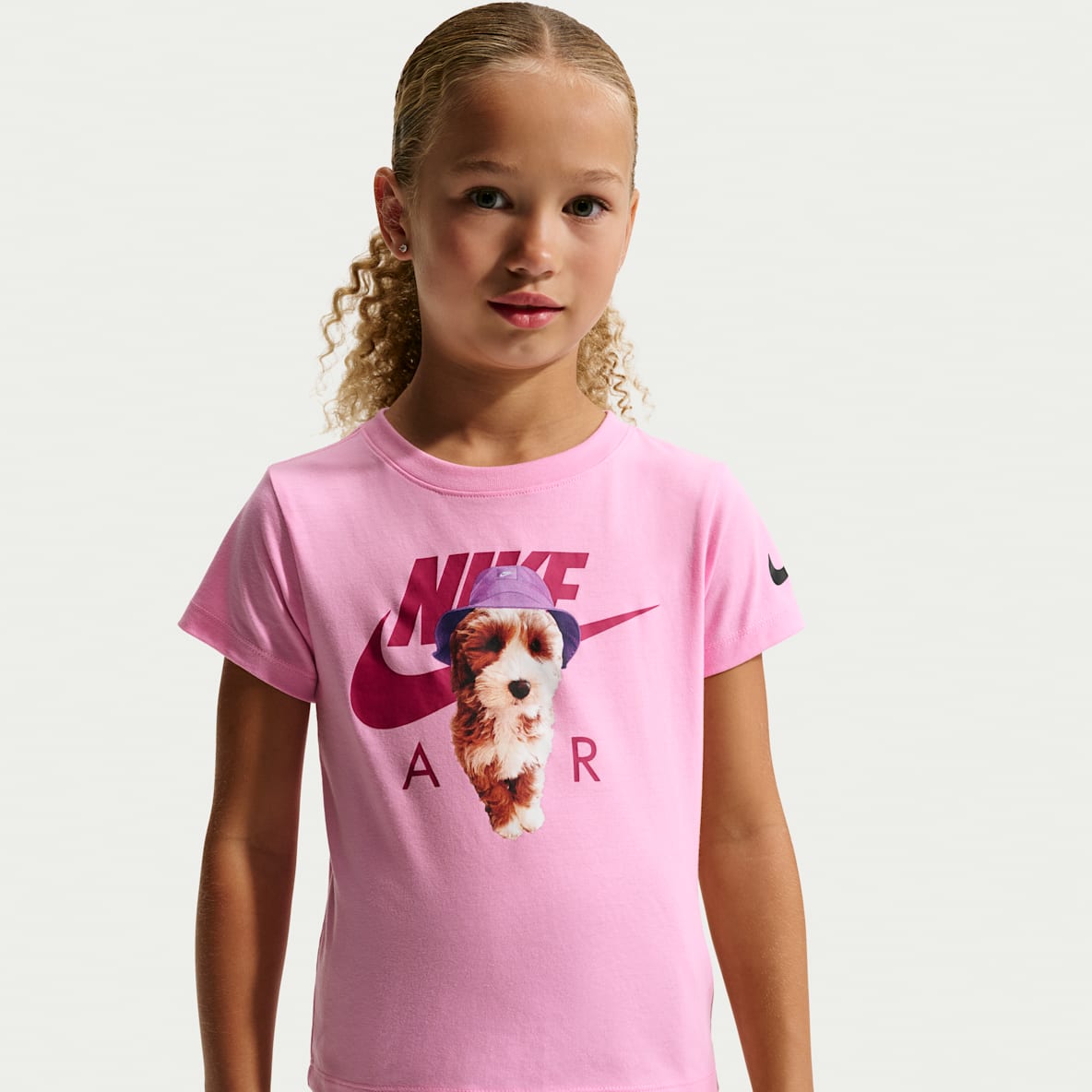 Nike Playera con gráfico de cachorrito para niños talla pequeña