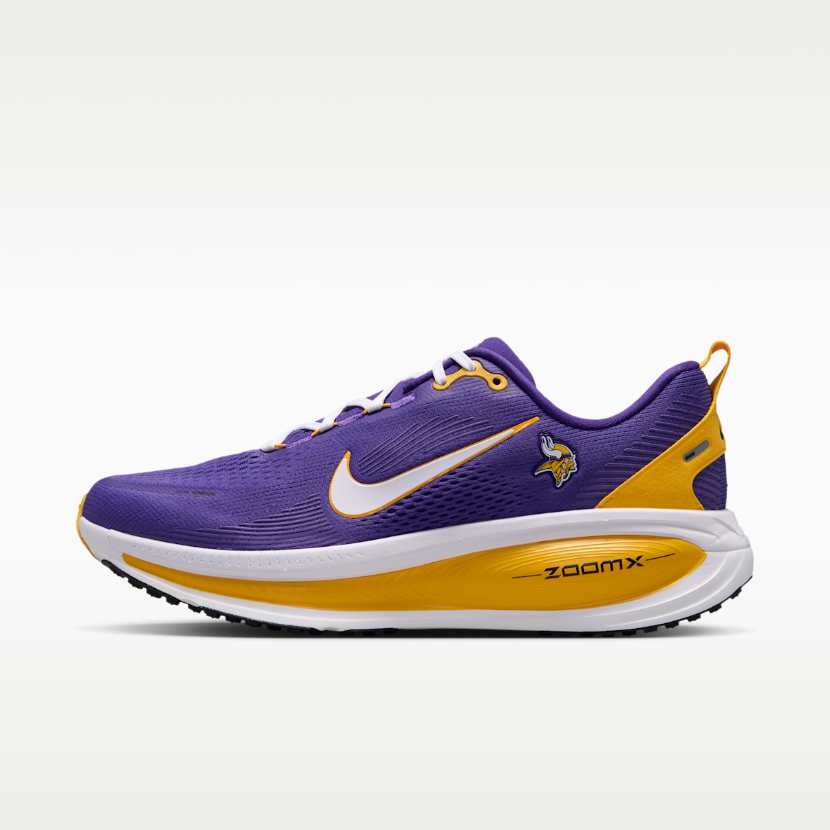 Nike Vomero 18 (Minnesota Vikings) Tenis de correr en pavimento de la NFL para hombre
