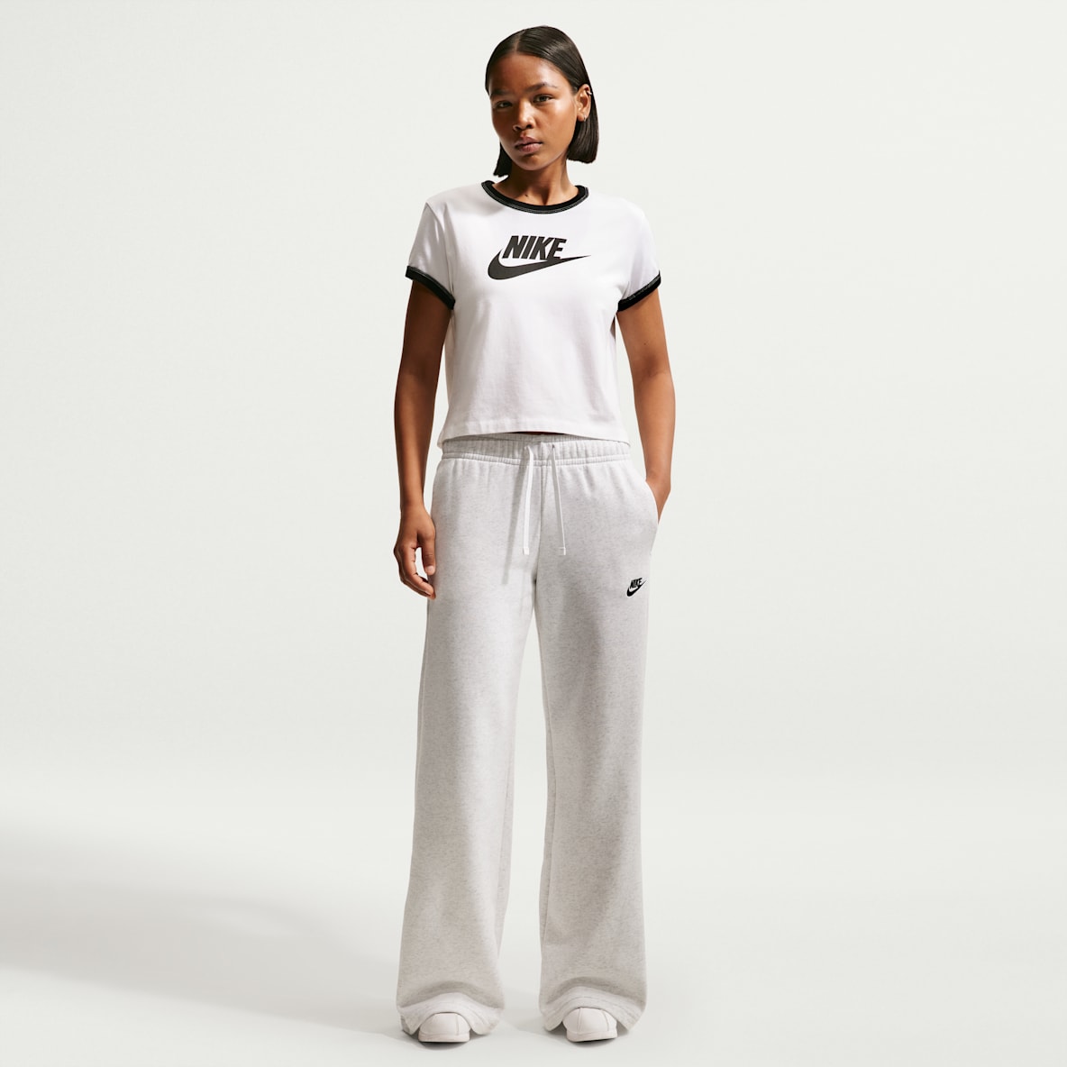 Nike Sportswear Club Fleece Women's Mid-Rise Wide-Leg Sweatpants