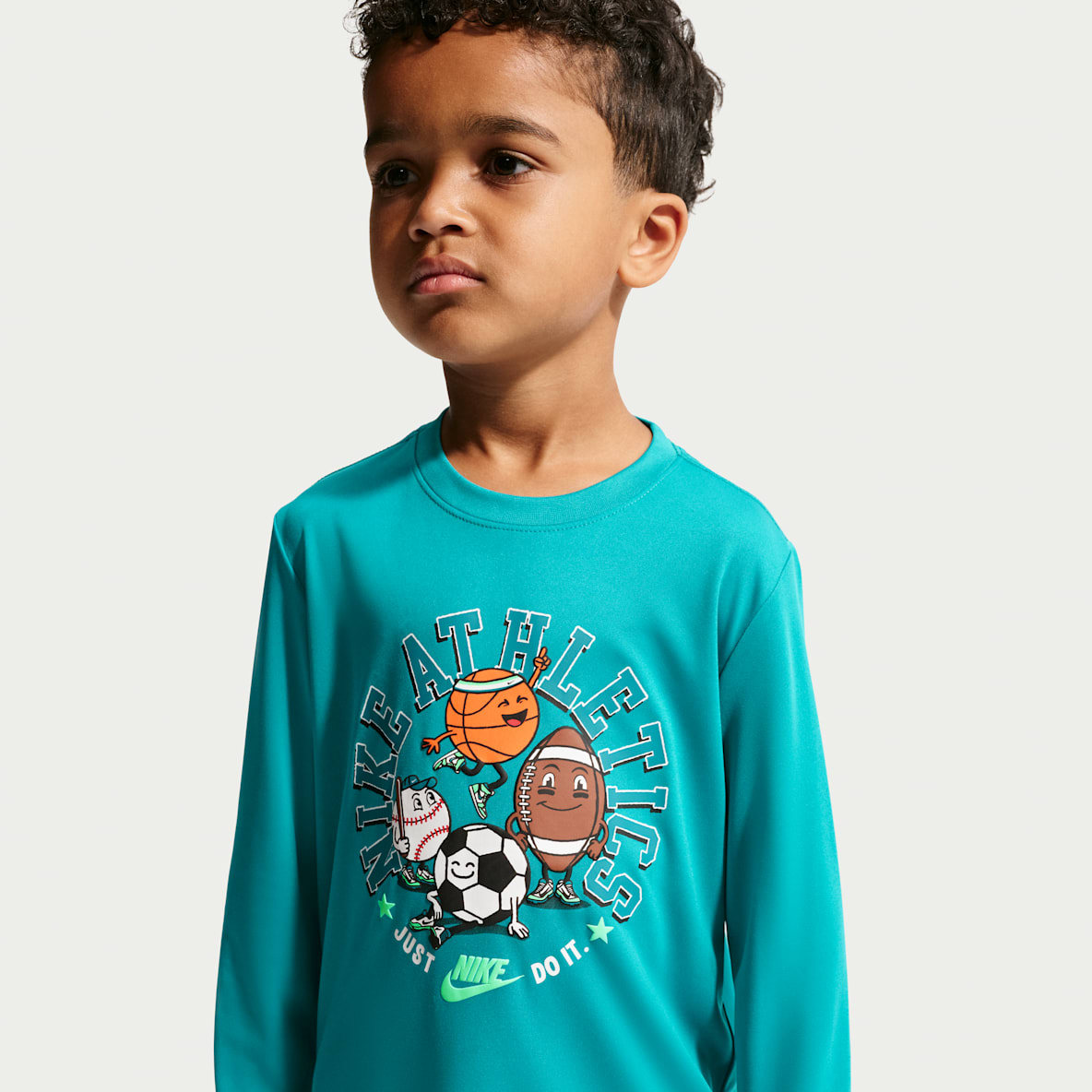 Nike Playera de manga larga Dri-FIT con gráfico para niños talla pequeña